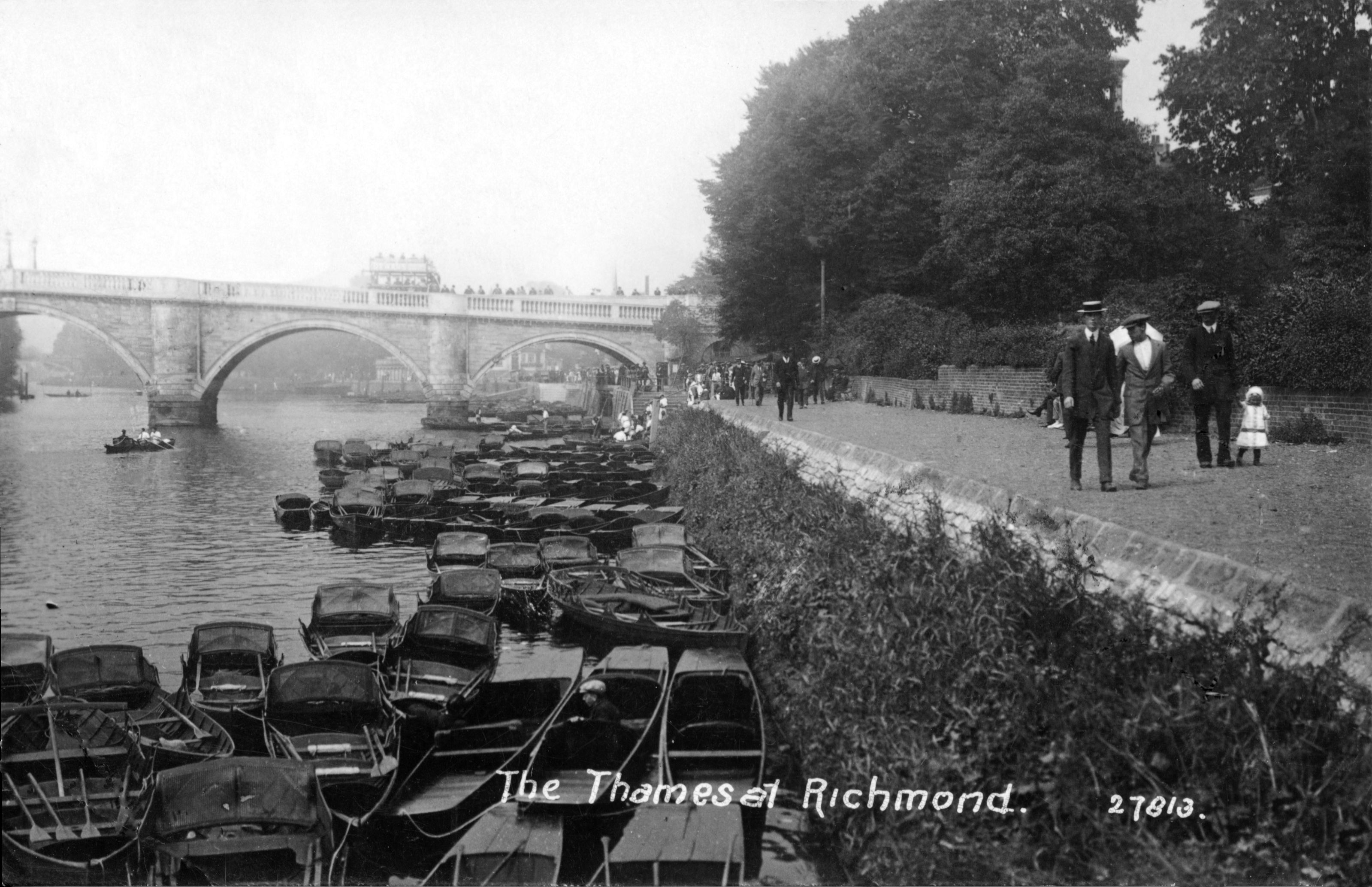 Richmond Bridge from upstream,river view